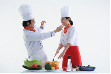 工作带给我们外部成长，幸福快乐需要自我成长