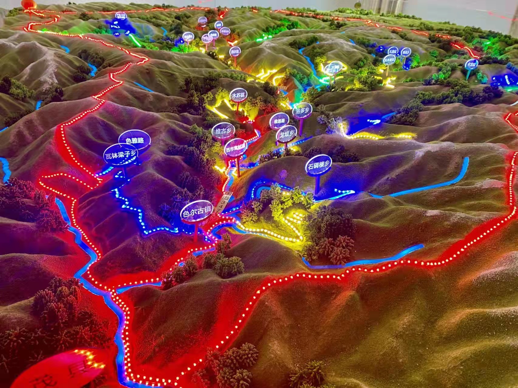 成都星睿模型与四川诚投建设工程-地形沙盘项目达成合作